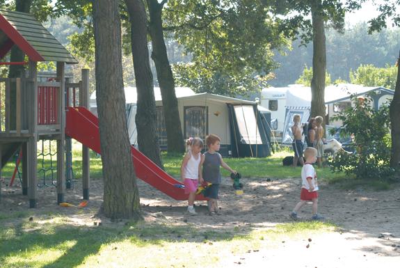 Speeltiun op de camping | De Katjeskelder